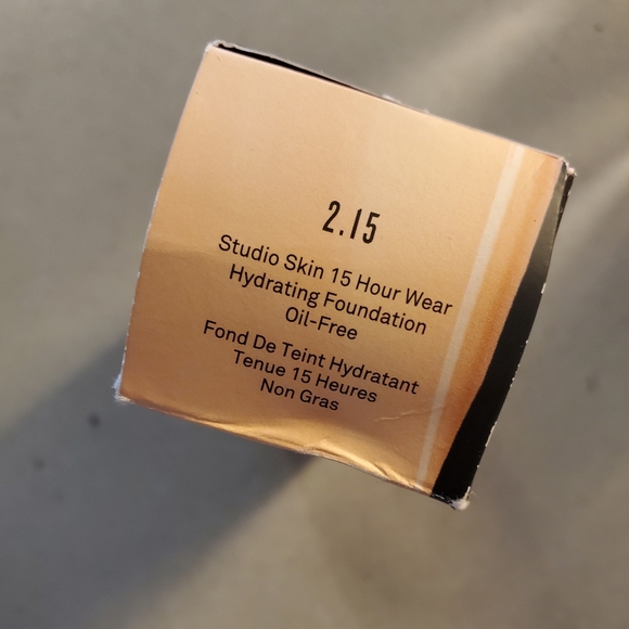 15 hour wear hydrating foundation - Picture 5 of 5